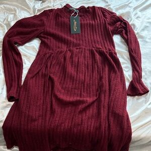 Elegant Burgundy Long Sleeve Dress